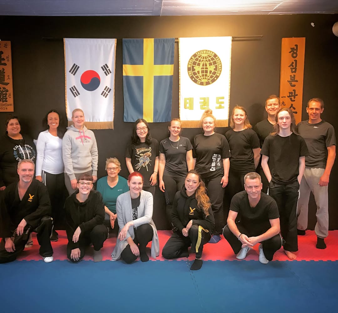 Gruppbild från självförsvarskurs